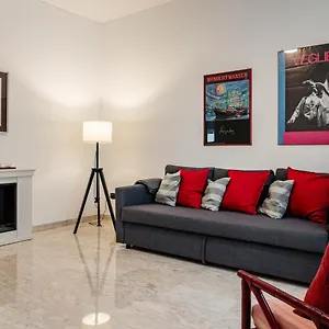 Caliph House 128 , Bari Italy